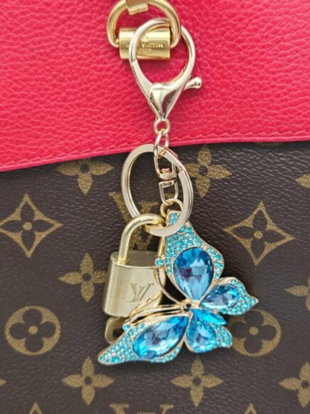 LV Gold Padlock 🔑 Authentic Louis Vuitton Charm + Unbranded Butterfly Keychain - Picture 4 of 9